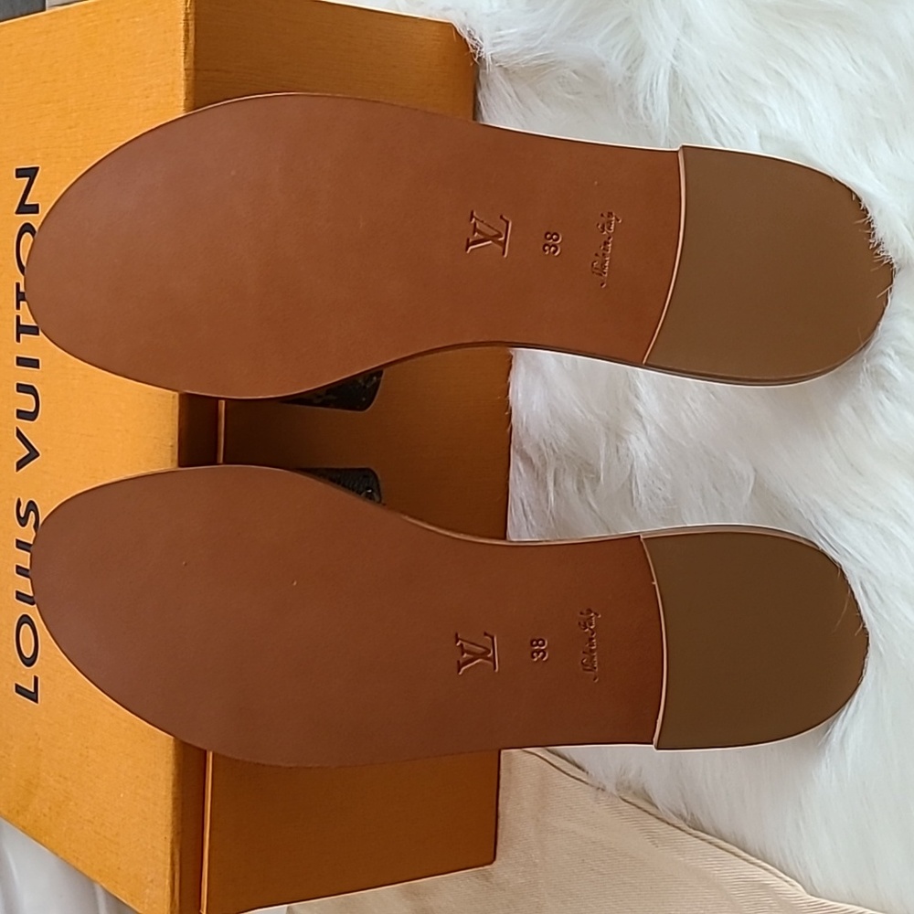 Louis Vuitton Lock It Flat Mule, size 38, color Gold - Picture 3 of 4